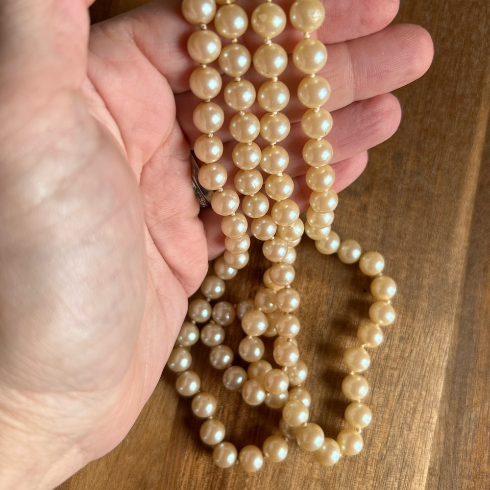 Elegant Cream Pearl Necklace